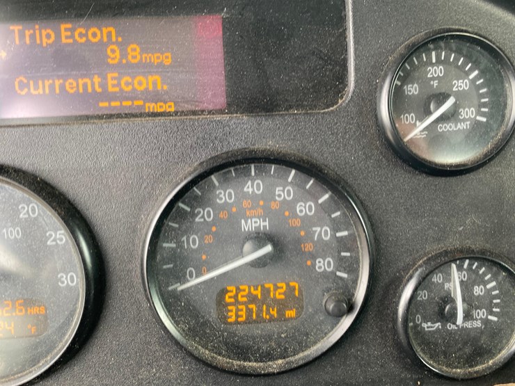 2016-peterbilt-325-image-70