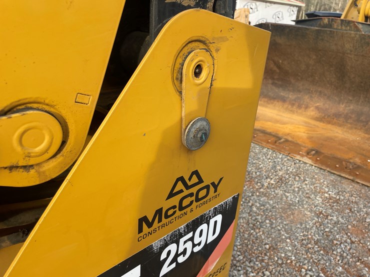 2017-caterpillar-259d-image-21