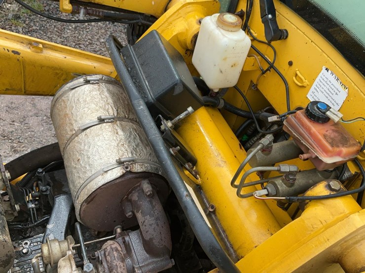 #360-•-2000-komatsu-4x4-utility-backhoe-image-16