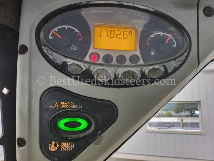 2013-bobcat-t110-image-21