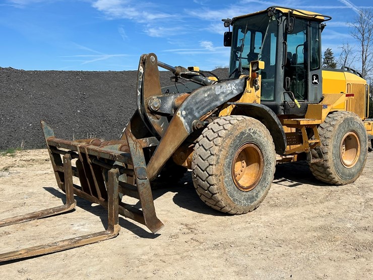 2010-deere-544k-image-1