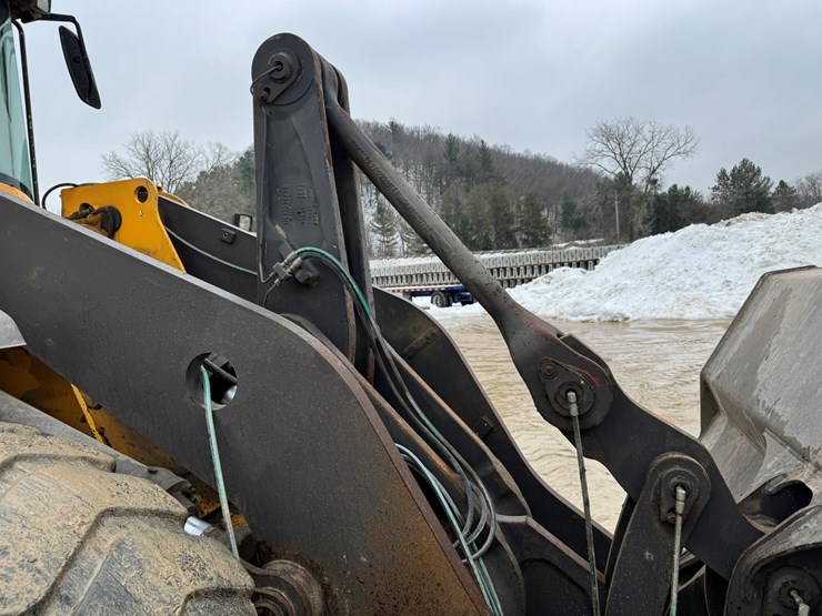 2007-volvo-l120f-image-27