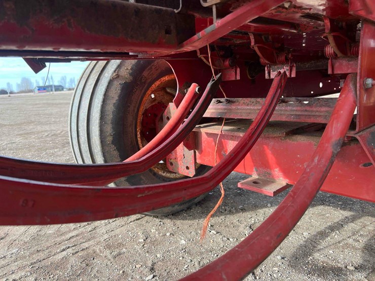 new-holland-575-image-14