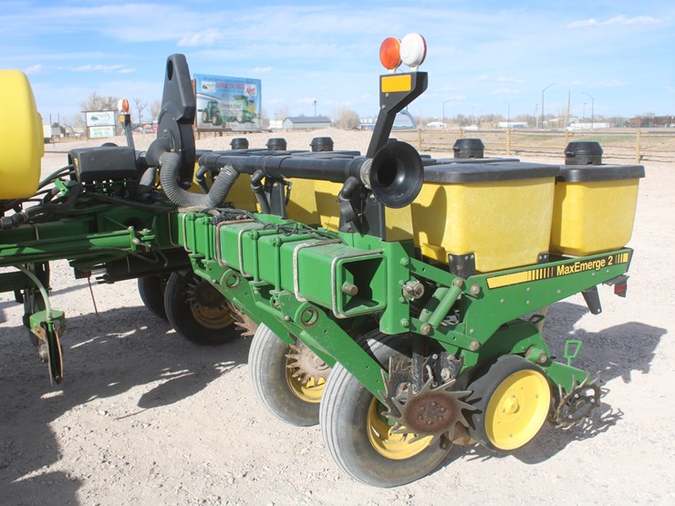john-deere-7200-image-81