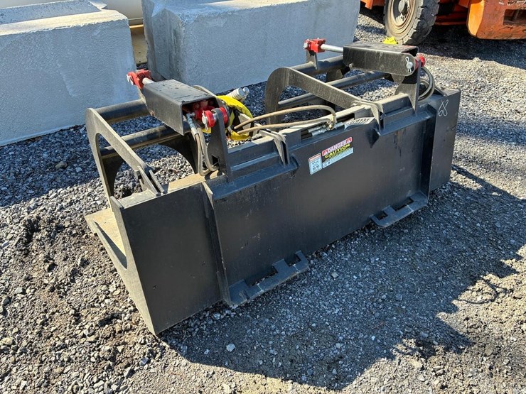 wildcat-68"-skid-steer-grapple-bucket-image-2