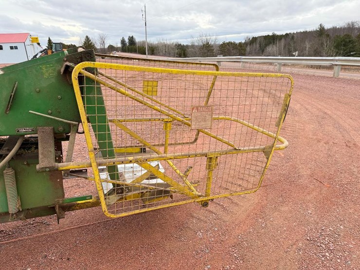 john-deere-336-image-11