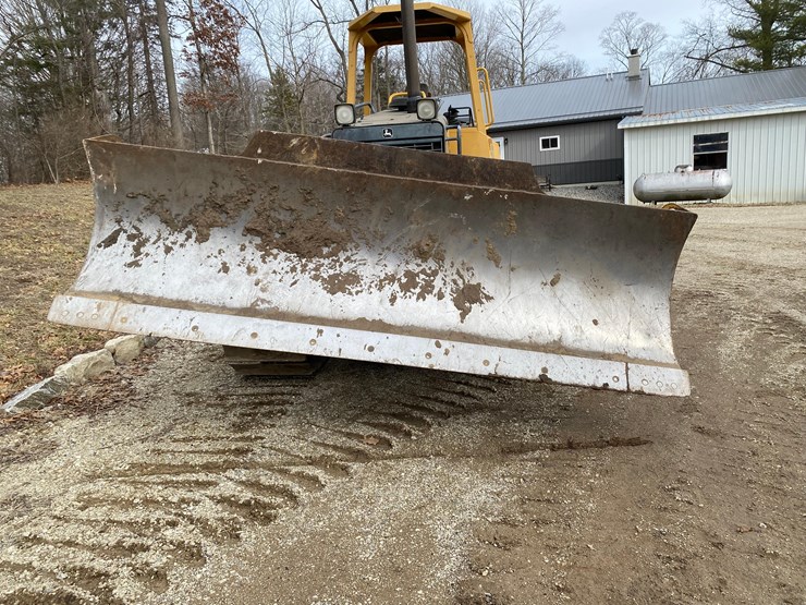 2005-deere-700h-image-48