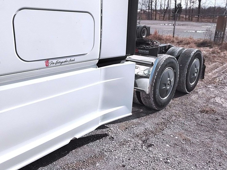 2019-freightliner-cascadia-126-image-16