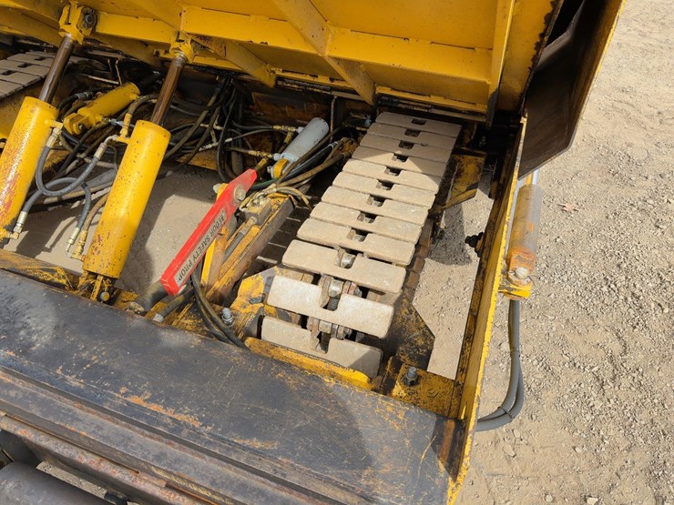 2005-gehl-1648-image-11