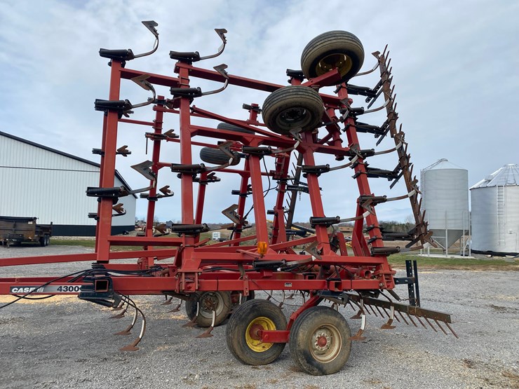 case-ih-4300-image-6