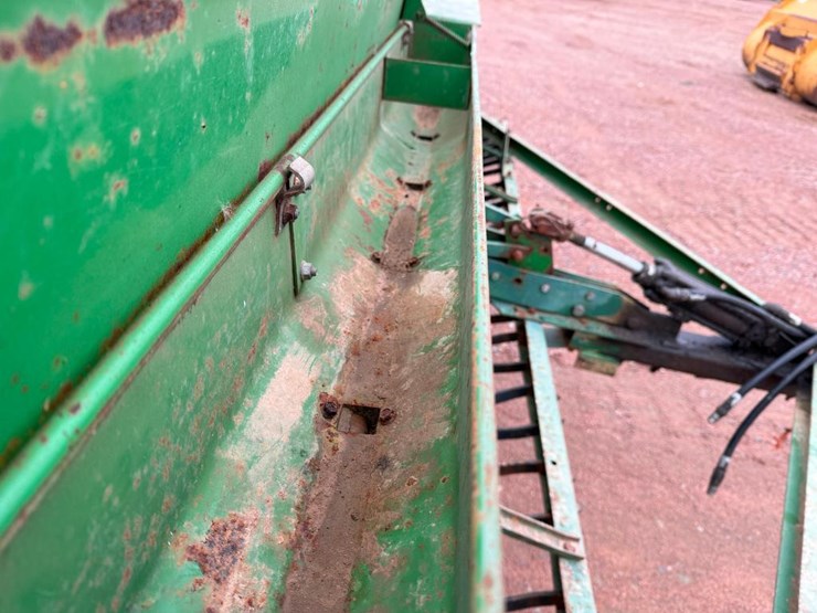 john-deere-8300-image-24