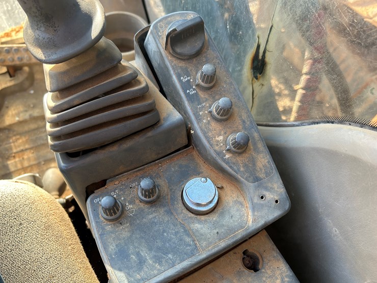 2006-deere-650d-lc-image-54