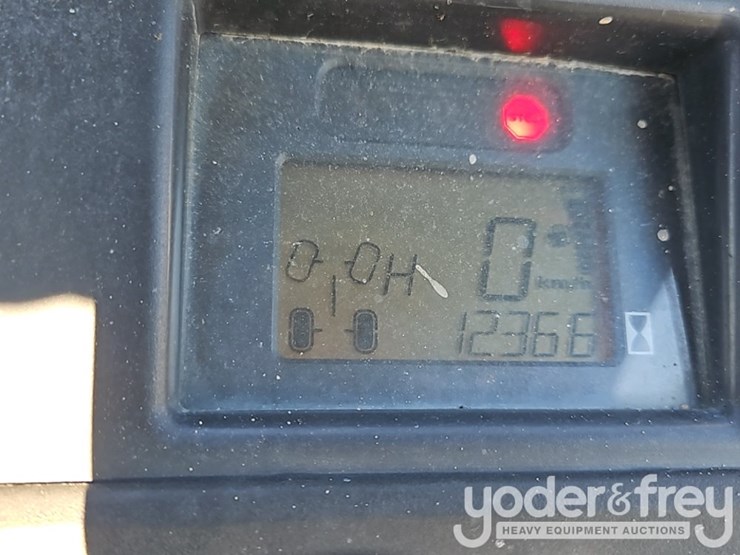 2021-john-deere-gator-hpx815e-image-22