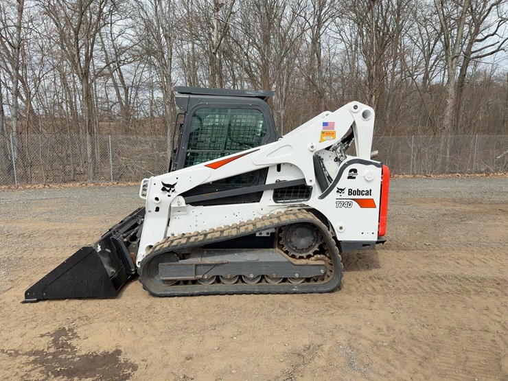 2020-bobcat-t740-image-2