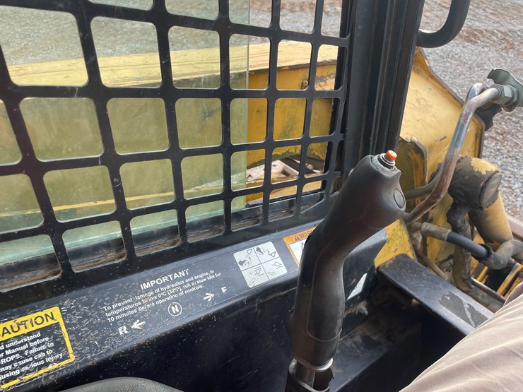 2006-deere-325-image-34