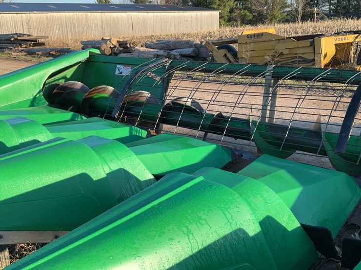 #720-•-john-deere-combine-corn-head-and-cart-image-11