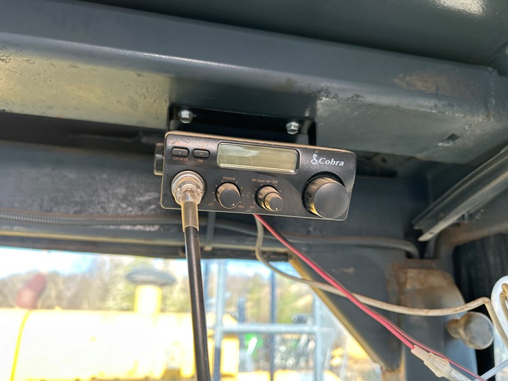 2006-deere-650d-lc-image-56