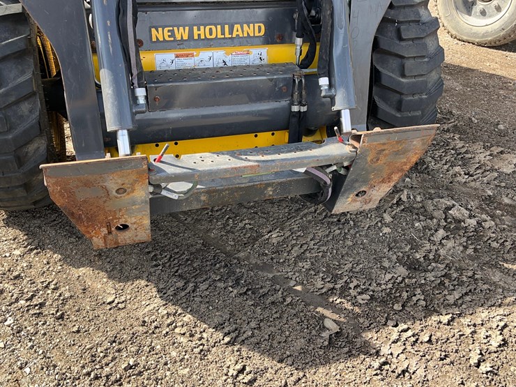 new-holland-l320-image-22