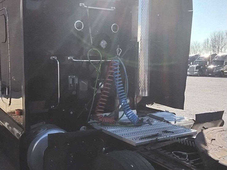 2019-peterbilt-579-image-29