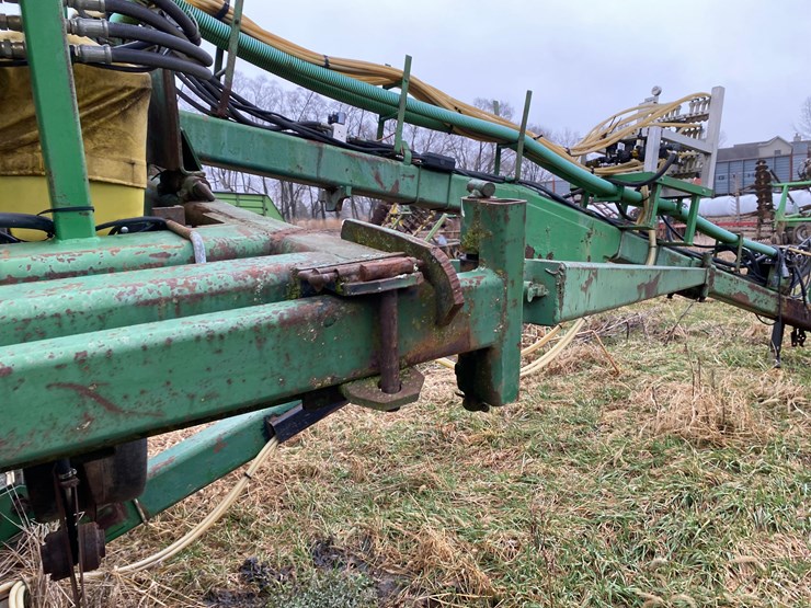 kinze-24-row-planter-image-49