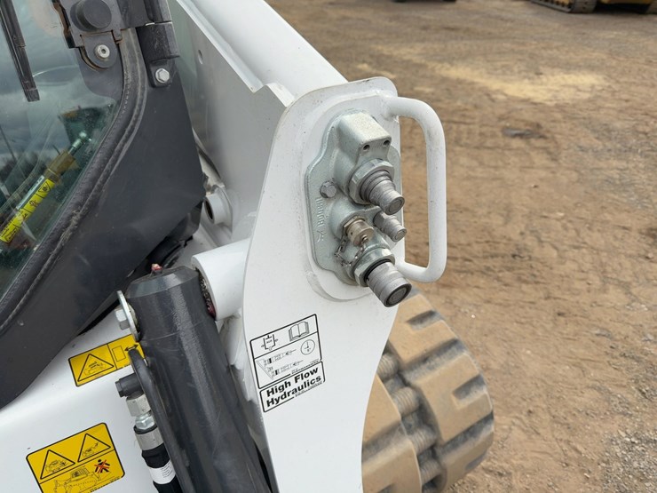 2024-bobcat-t770-image-11