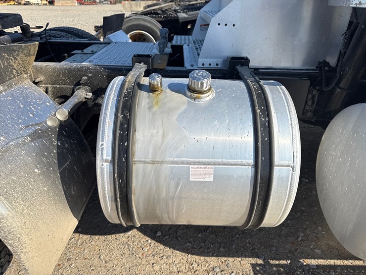 2011-international-prostar-image-41