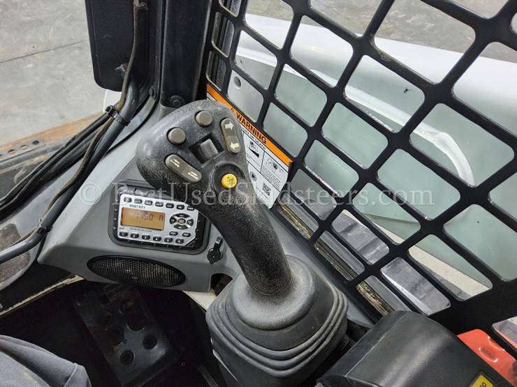 2022-bobcat-t770-image-30