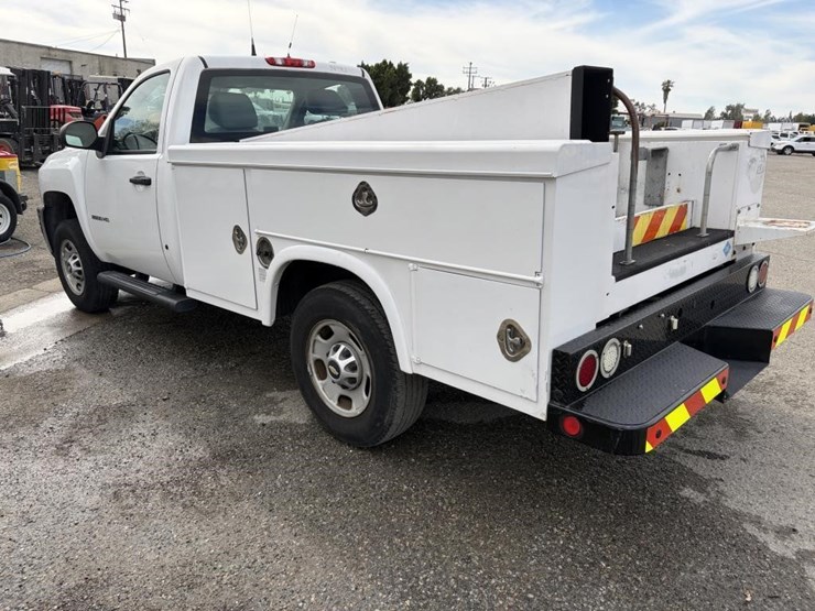 2011-chevrolet-2500-image-4