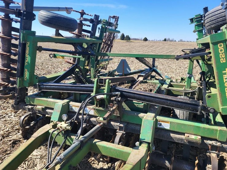 great-plains-2200tt-image-11