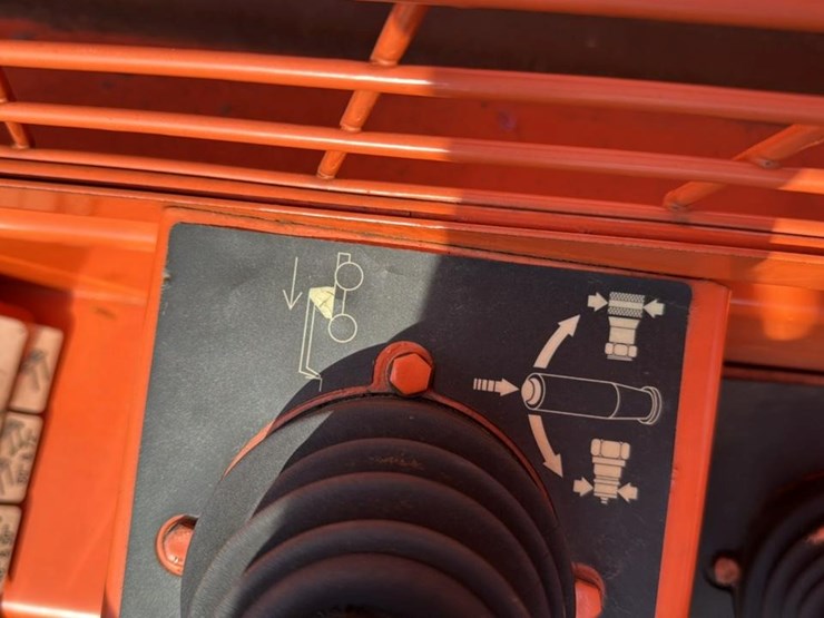 2007-lull-644-image-37