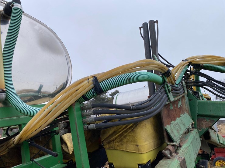 kinze-24-row-planter-image-50