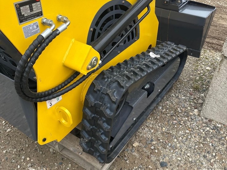 mini-skid-steer-loader-image-4