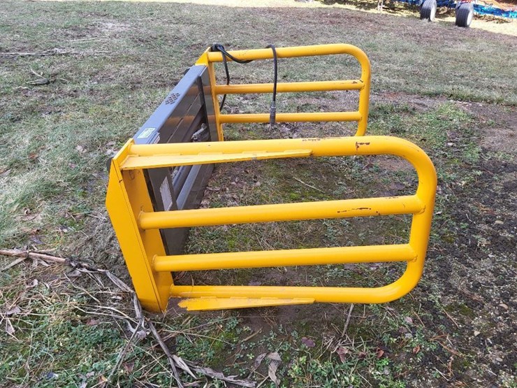 mast-bale-squeeze-w/skid-loader-mount---like-new-image-6