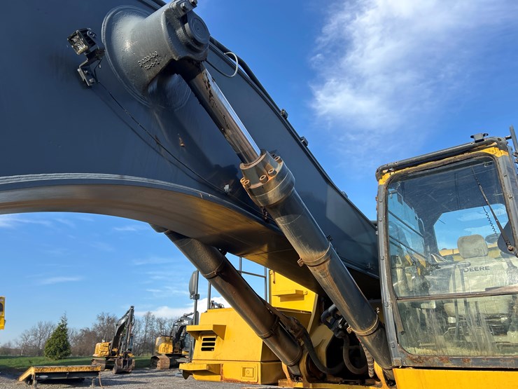 2006-deere-650d-lc-image-17