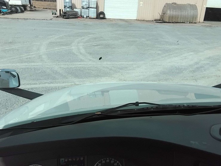 2019-freightliner-cascadia-126-image-11