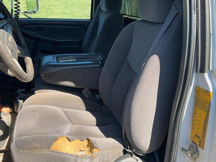 #501-•-2006-gmc-dump-truck-image-10