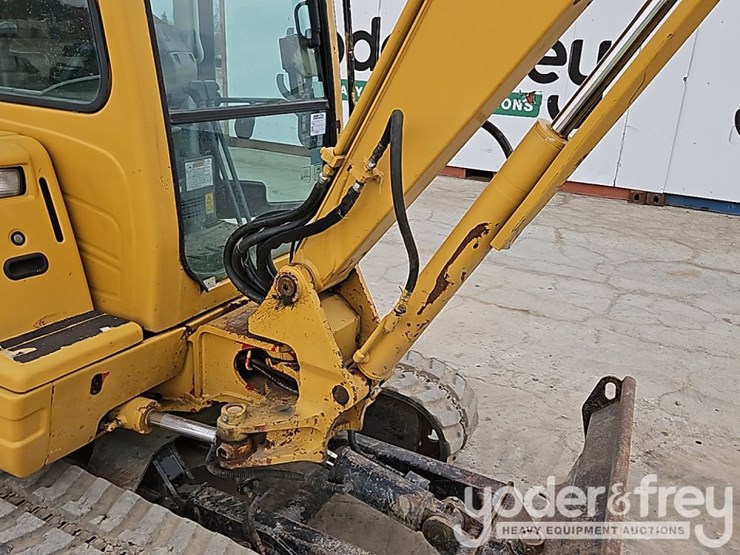 2014-takeuchi-tb235-image-24