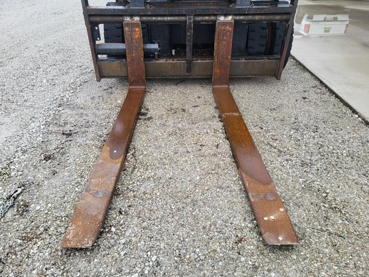 2012-yale-forklift-image-44