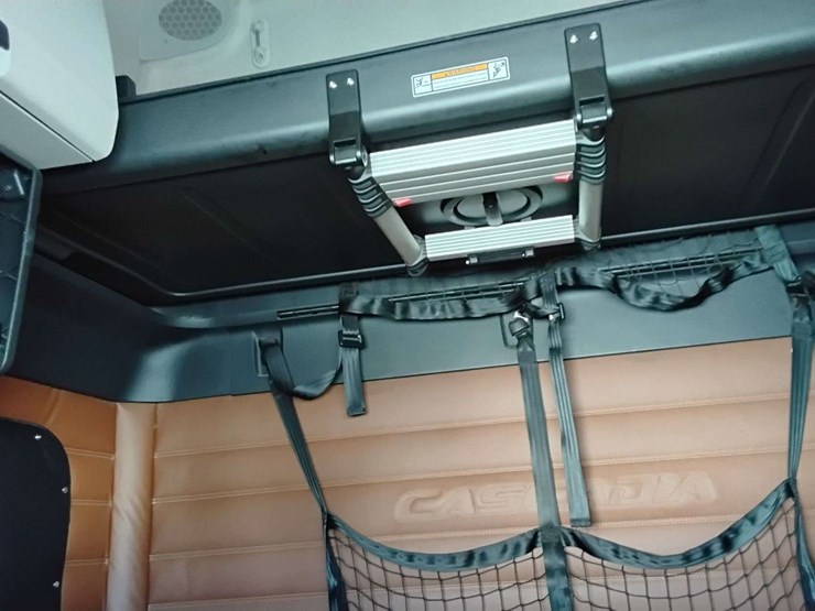 2019-freightliner-cascadia-126-image-42