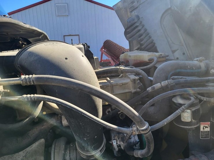 2013-freightliner-ca125dc-tandem-axle-day-cab-semi-image-73