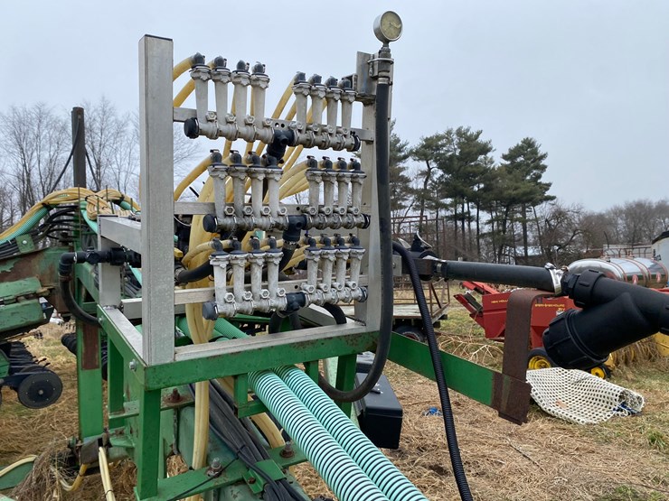 kinze-24-row-planter-image-54