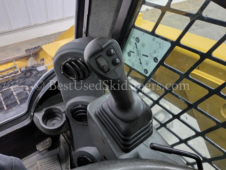 2019-caterpillar-246d3-image-22