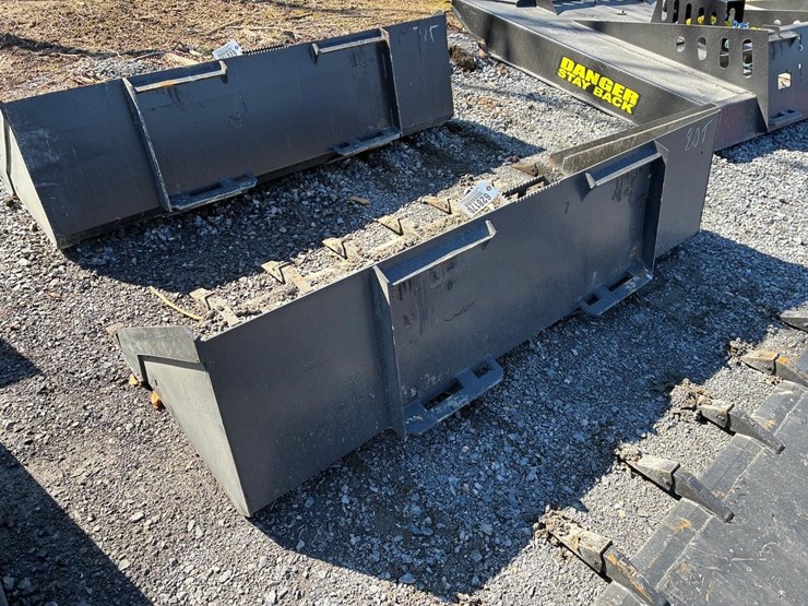 wildcat-80"-skid-steer-tooth-bucket-image-3