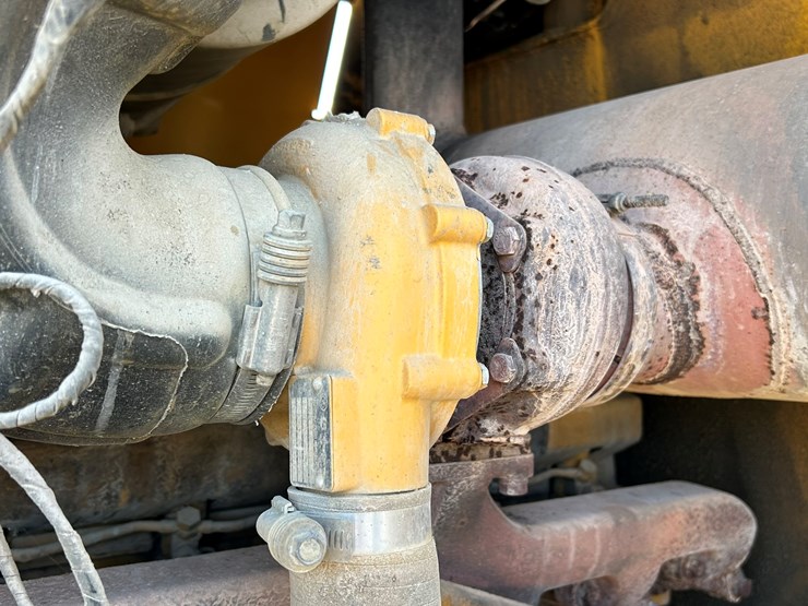 2010-deere-544k-image-39