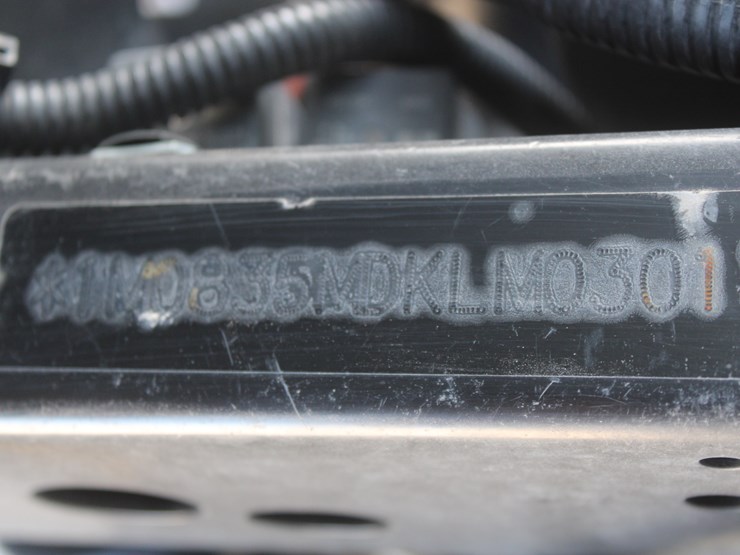 2019-john-deere-gator-image-44