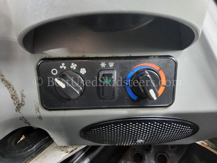 2022-bobcat-t770-image-28