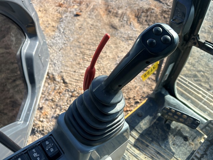 2019-deere-350g-lc-image-55