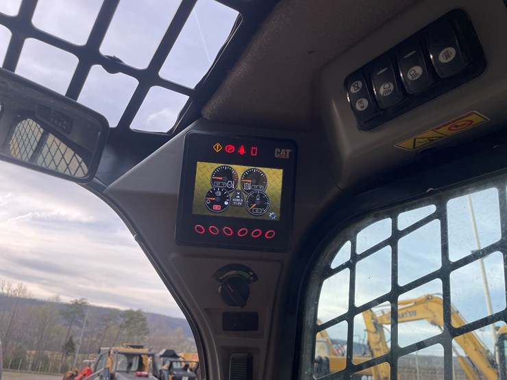 2017-caterpillar-259d-image-48