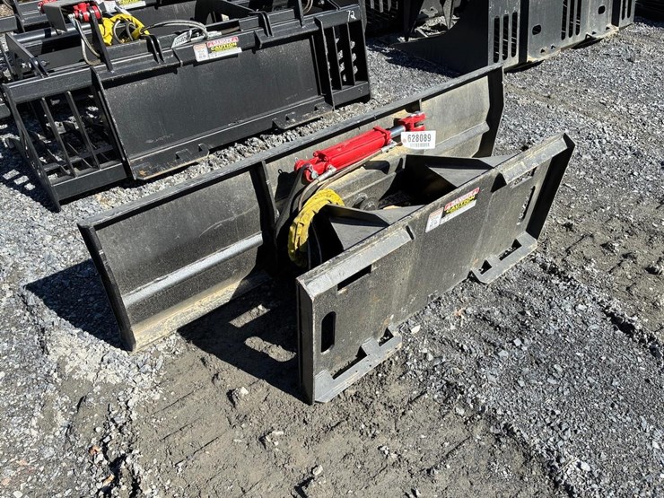 wildcat-72"-skid-steer-dozer-blade-image-3