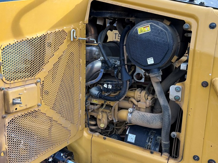 2023-caterpillar-d1-image-28